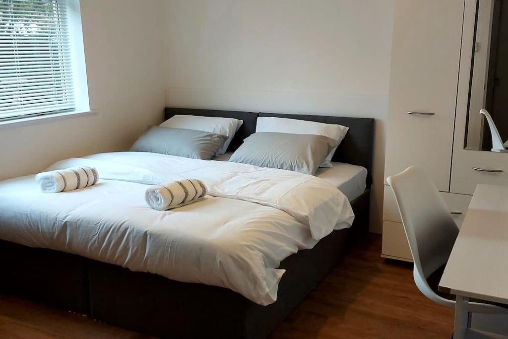 Maisonette With Patio 1 Double Bed Urmston Екстериор снимка