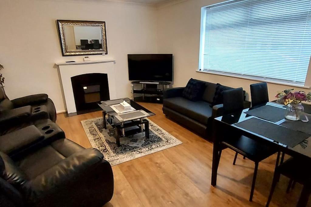Maisonette With Patio 1 Double Bed Urmston Екстериор снимка