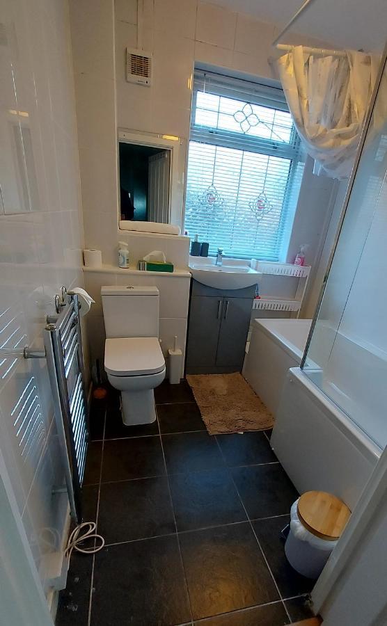 Maisonette With Patio 1 Double Bed Urmston Екстериор снимка