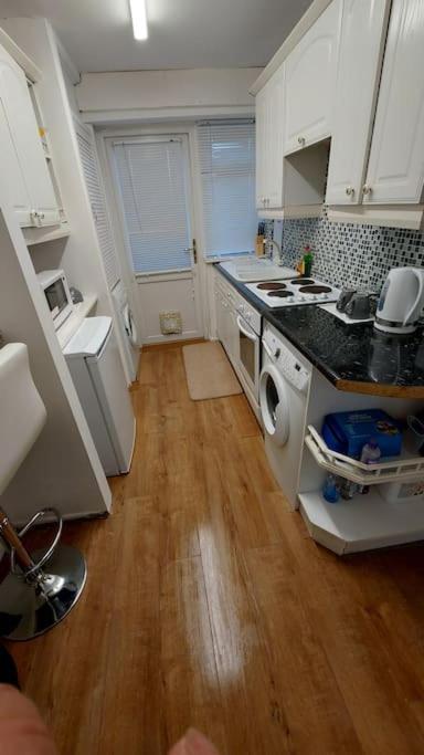 Maisonette With Patio 1 Double Bed Urmston Екстериор снимка