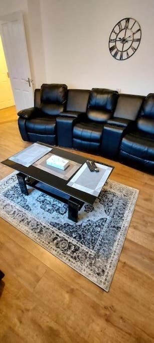 Maisonette With Patio 1 Double Bed Urmston Екстериор снимка