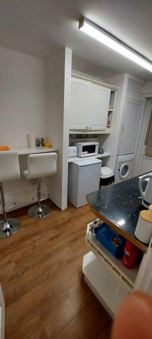 Maisonette With Patio 1 Double Bed Urmston Екстериор снимка