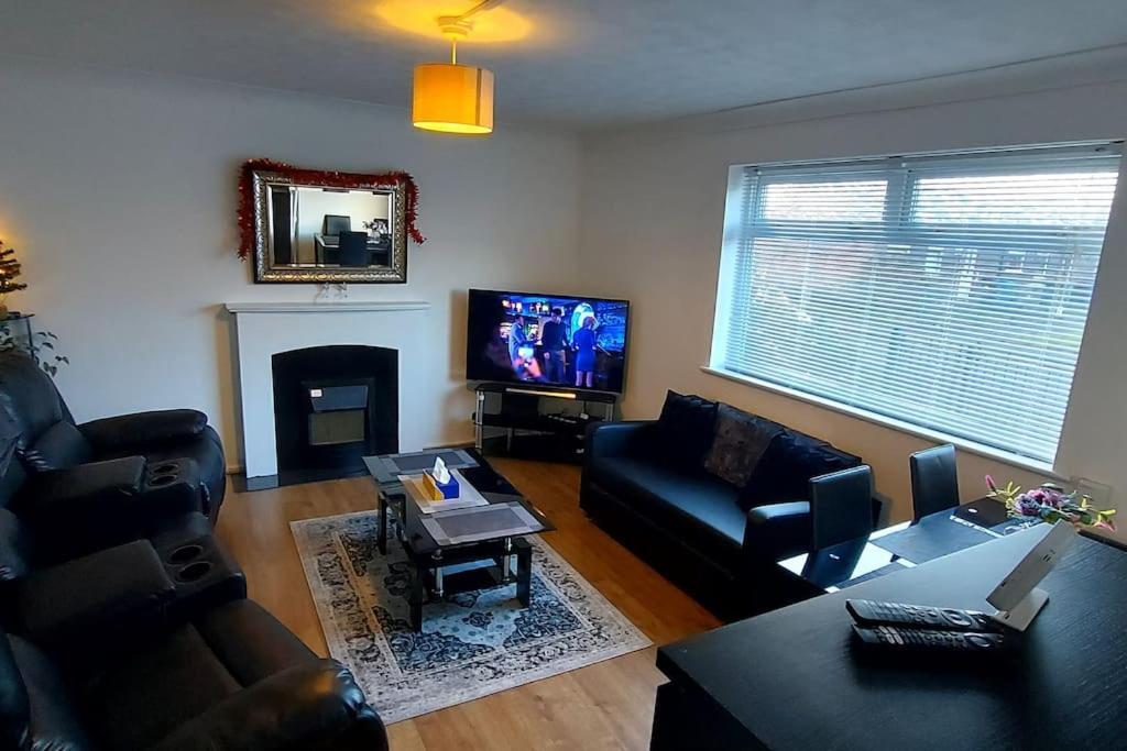 Maisonette With Patio 1 Double Bed Urmston Екстериор снимка